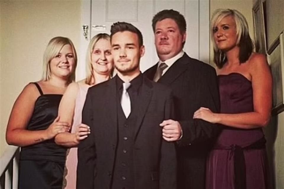 La familia de Liam Payne está 'desconsolada' por la muerte del cantante; piden privacidad mientras enfrentan esta difícil situación.