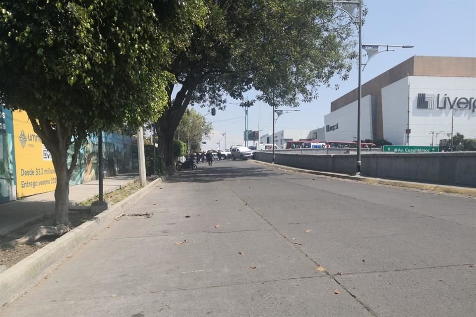 Según reportes preliminares, los agresores le dispararon al menos 10 veces y huyeron a bordo de una motocicleta. 