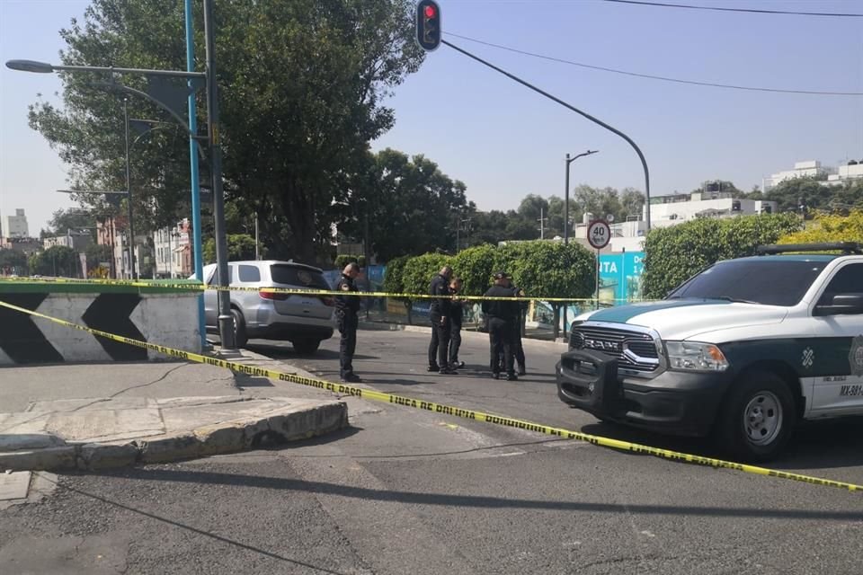 La víctima fue atacada en la esquina de Eje 1 Poniente Avenida Cuauhtémoc y Viaducto Miguel Alemán. 