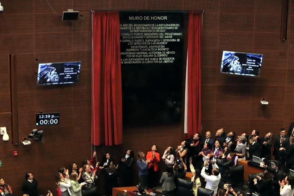 Sesión Solemne a efecto de develar en el Muro de Honor del Senado de la República la Leyenda: A las sufragistas que nunca se rindieron ni abandonaron la Lucha por la Libertad.