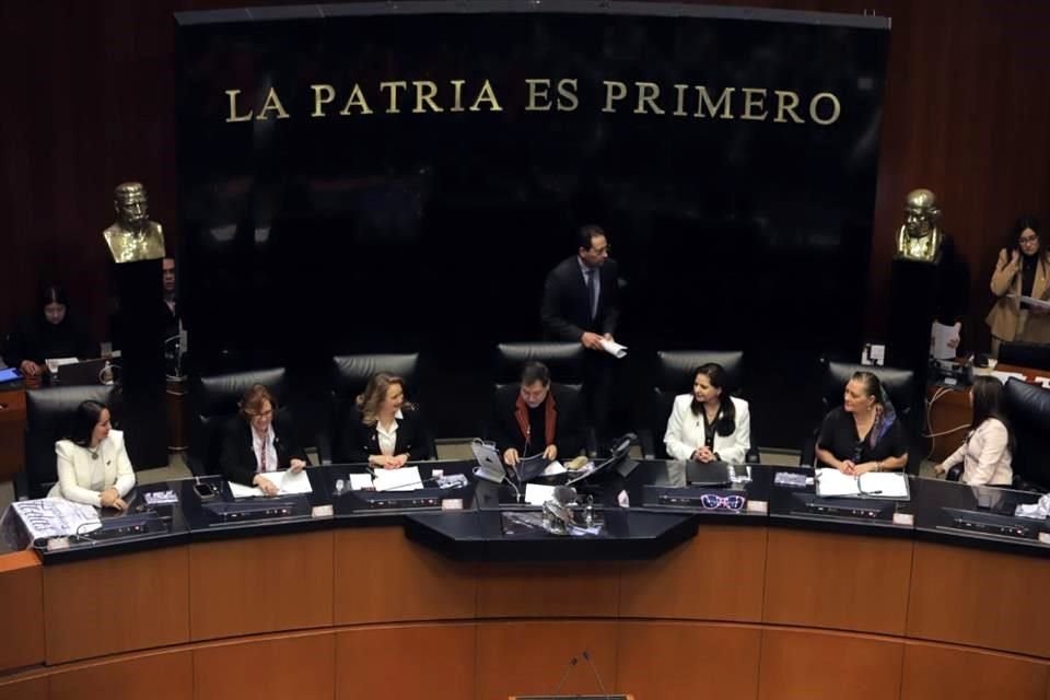 En la sesión solemne en el Senado estuvieron presentes mujeres líderes en la Corte, la propia Cámara alta, el INE, así como el TEPJF.