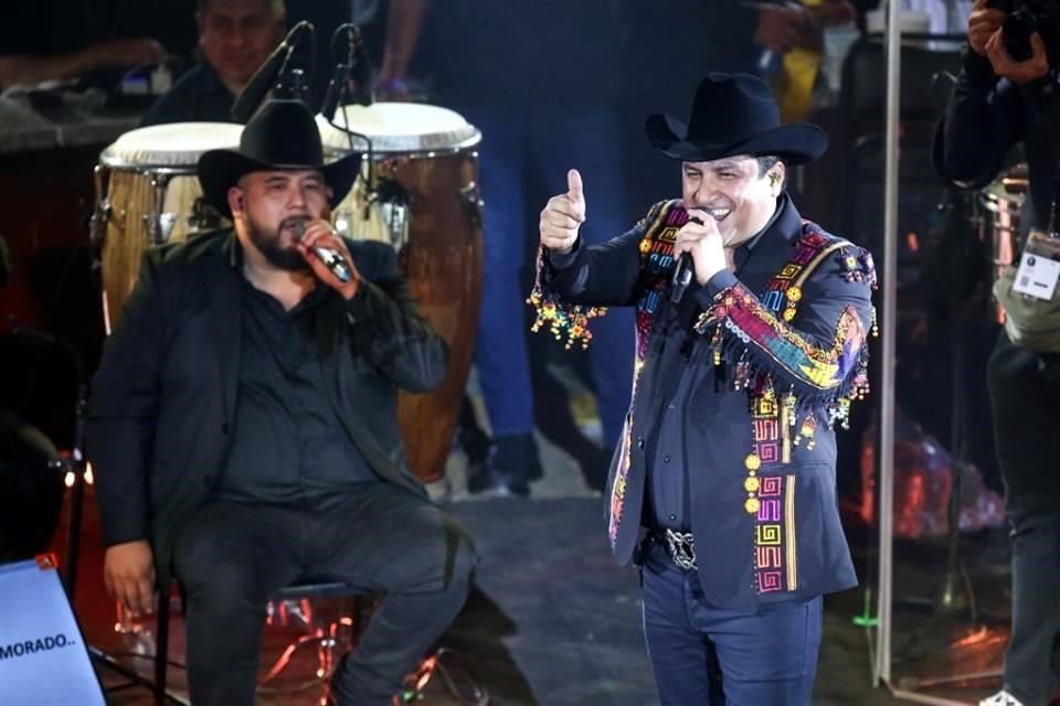 Este miércoles, Julión ofreció un concierto de tres horas y media en el Palenque, en el que hizo un recuento de su carrera.