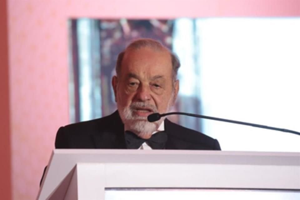 Carlos Slim recibió premio de Honor por la Cámara de Comercio Italiana, como agradecimiento a contribución a lazos entre Italia y México.