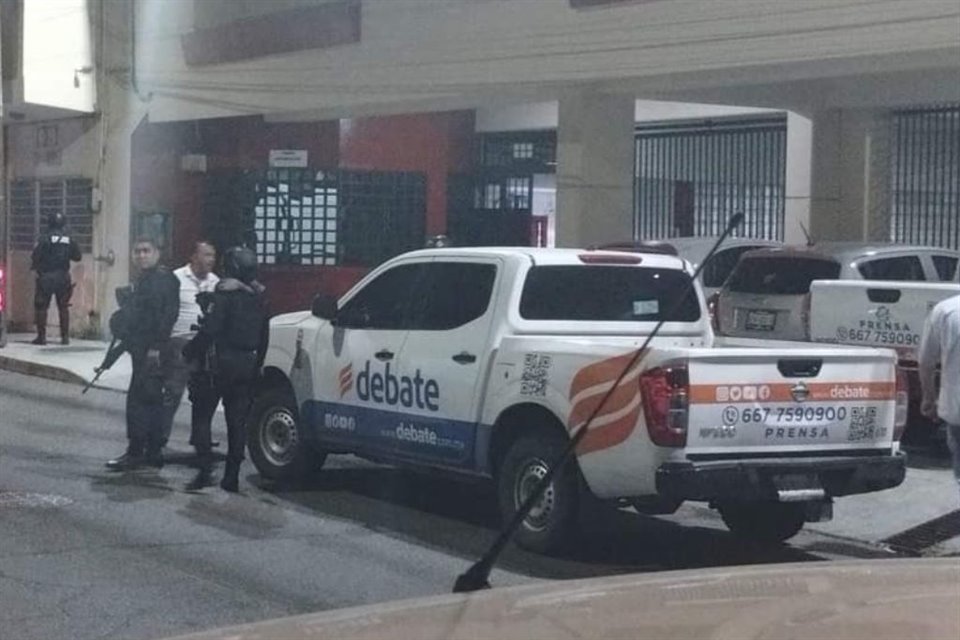 Hombres armados dispararon contra el edificio del diario El Debate de Culiacán, en Sinaloa.