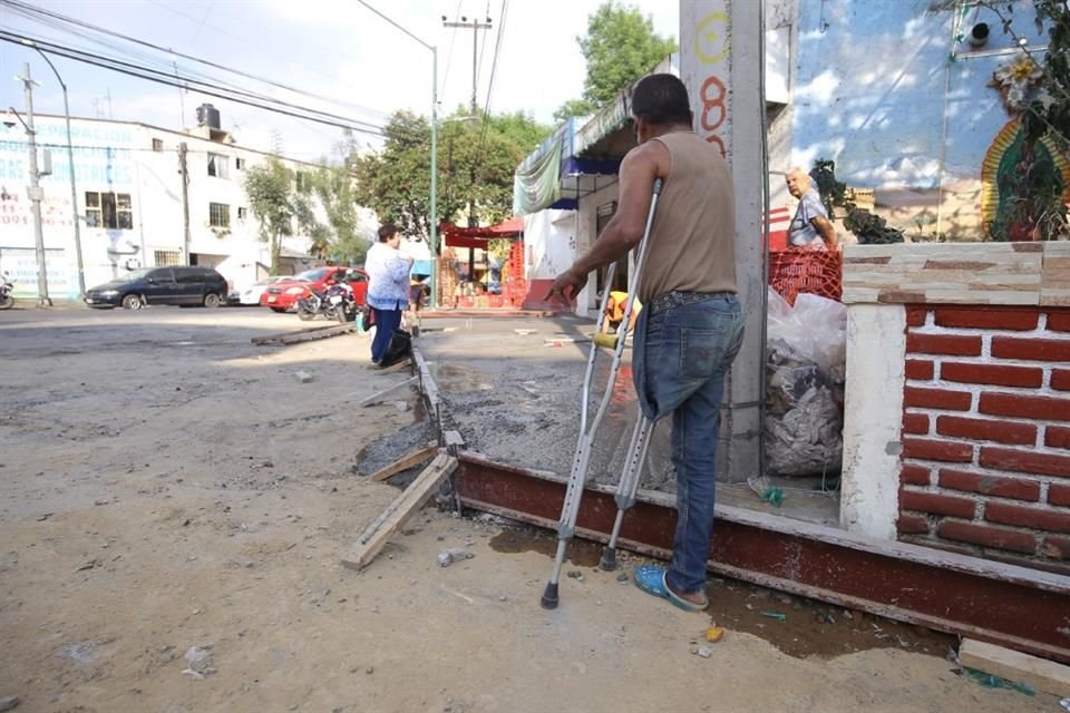 En la esquina de Doctor Martínez del Río y Doctor Jiménez, la banqueta fue rehabilitada, pero la rampa no fue colocada en la esquina, como establecen las normas.