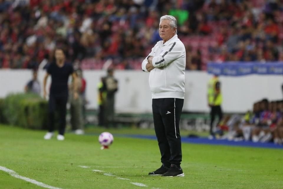 Víctor Manuel Vucetich consideró que Javier Aguirre tiene poco tiempo al frente de la Selección Mexicana como para juzgar su desempeño.