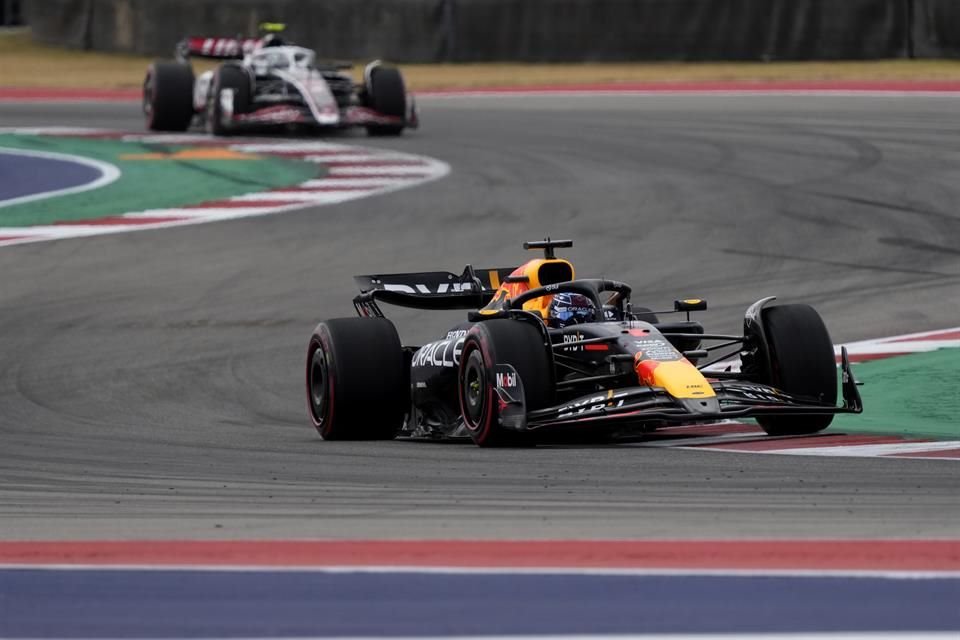 Max Verstappen en acción sobre el Circuito de las Américas.