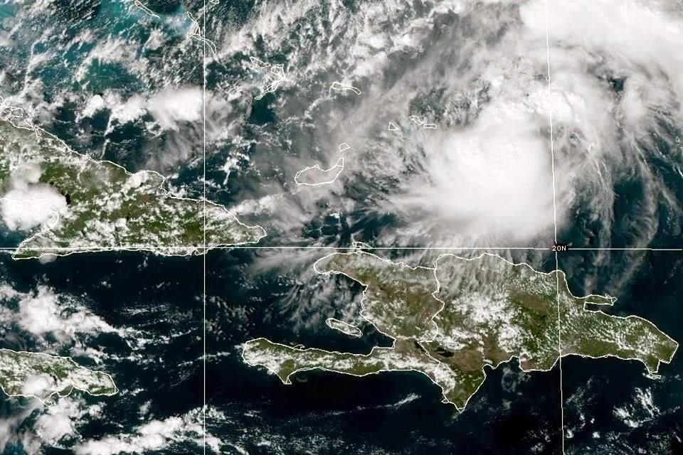 El huracán 'Oscar' se formó frente a costa de las Bahamas; se prevén fuertes lluvias en región que incluye a Cuba e islas Turcas y Caicos.