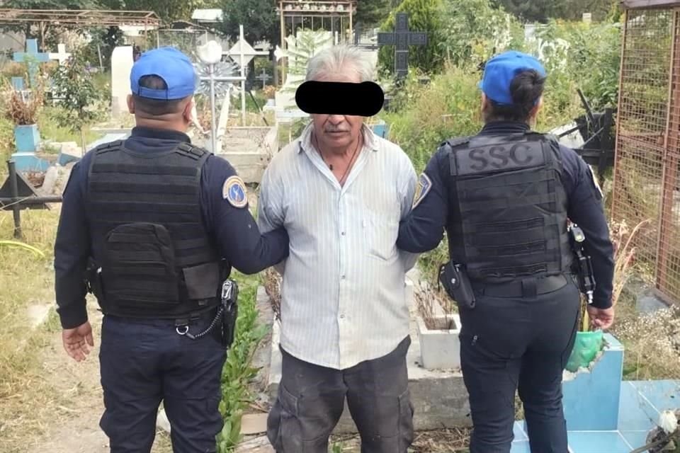 El detenido dijo que tenía permiso del jefe del panteón.