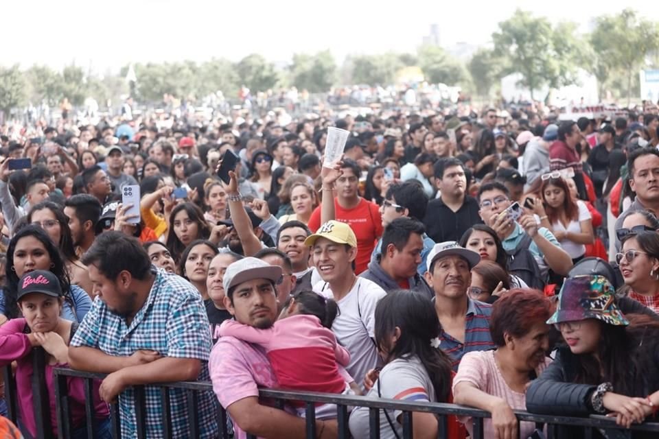 El festival se destacó por su ambiente familiar, con cientos de personas que llegaron con sus entradas gratuitas.