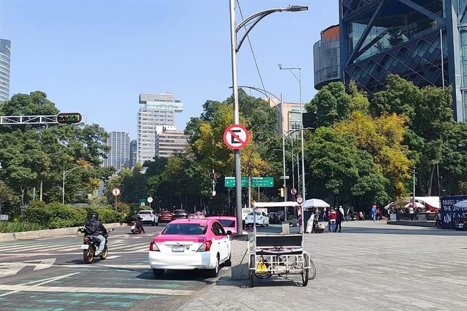 Turistas señalaron que los taxis del sitio cobran hasta 50 por ciento más que las unidades reguladas. 