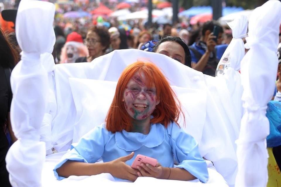 El motivo de la Marcha Zombie fue con causa, pues los organizadores exhortaron a los asistentes a donar alimentos no perecederos al banco de alimentos. 