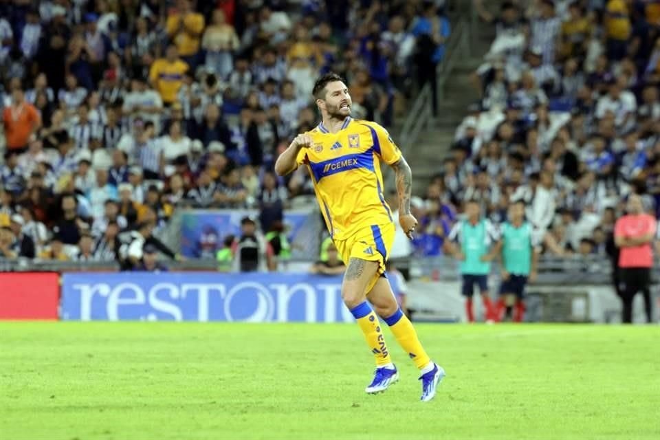 Gignac marcó el segundo de Tigres y fue su gol 14 ante Monterrey.