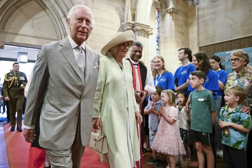 El Rey Carlos III asistió a un servicio religioso en Australia, donde expresó su 'gran alegría' de regresar al país.