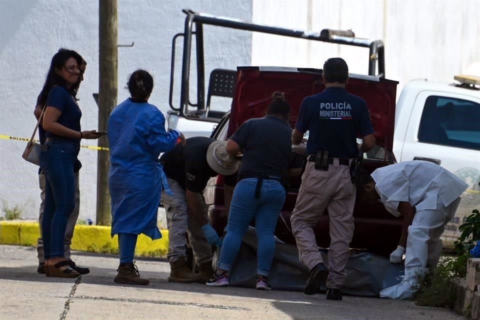 Un hombre asesinado a balazos fue hallado en la cajuela de un automóvil en la Colonia Bella Vista, en Acapulco.