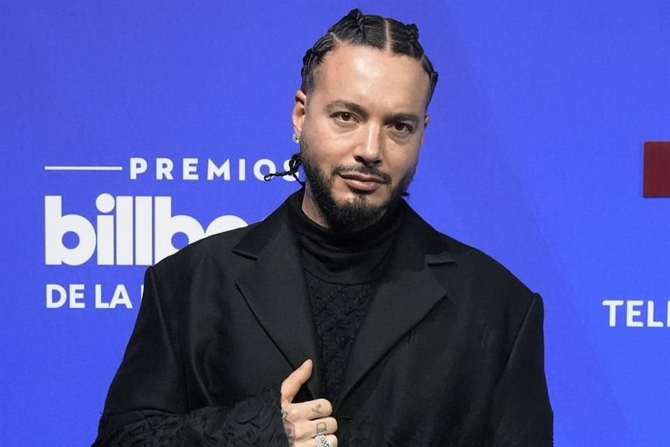 J Balvin habló sobre el tráfico infantil en su discurso de agradecimiento en los Premios Billboard a la Música Latina.