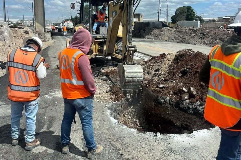 Las prisas para terminar la obra provocaron que se tendiera el pavimiento, pero sin incluir el drenaje que pidieron vecinos.