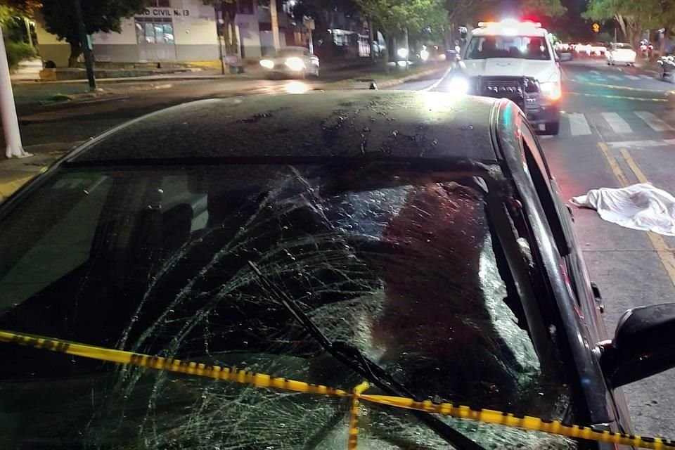 Un hombre murió atropellado sobre los carriles centrales de López Mateos, a la altura de la Colonia Ladrón de Guevara.