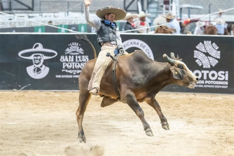 El Campeonato Nacional que reúne a los mejores exponentes de charrería se efectuó en la Arena Potosí.