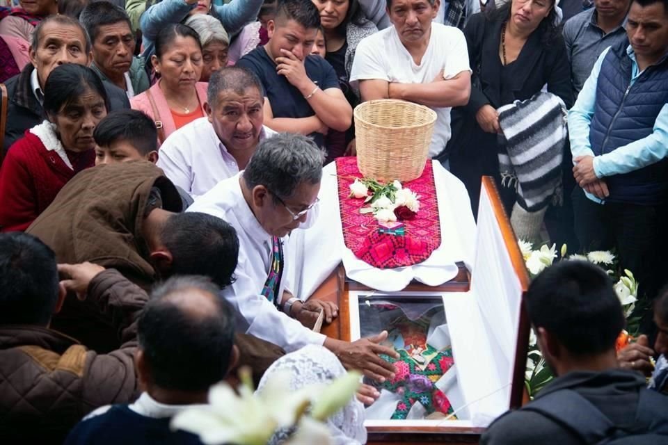 Las exequias del sacerdote Marcelo Pérez se realizaron ayer en San Andrés Larráinzar, en los Altos de Chiapas.