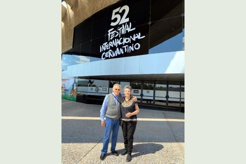 En sus incursiones en el Festival, Hilda Corona y Guillermo Gómez han presenciado espectáculos con artistas como el bailarín Rudolf Nureyev.