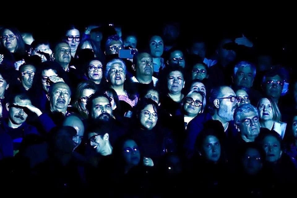 Le dio con todo a éxitos como 'A Cada Paso', 'Rufino' y 'Pedazo de Cielo'... Coreadas, aplaudidas y celebradas por los mexicanos.