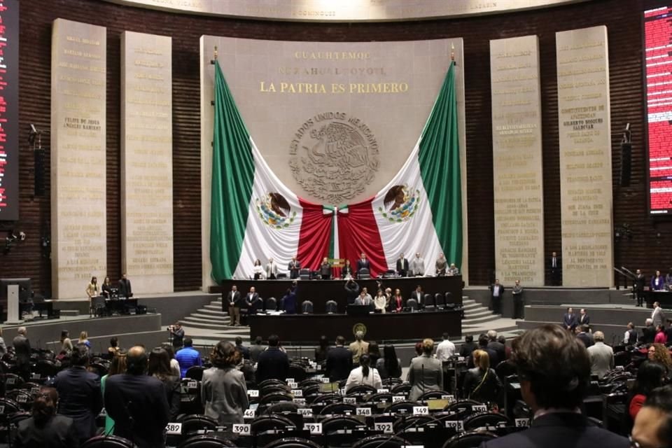 Cámara de Diputados aprobó en lo general una iniciativa que reduce edad para pensión de adultos mayores de los 68 a los 65 años.