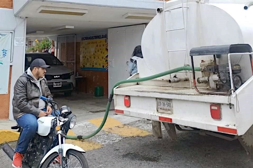 Naucalpan ha distribuido un millón 100 mil litros de agua a escuelas del Municipio.