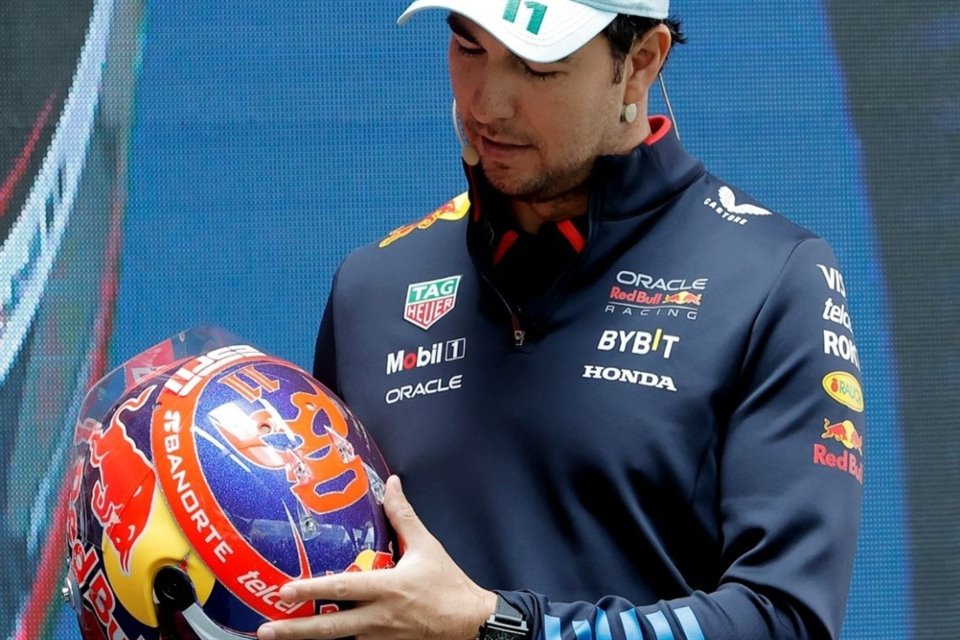 El mexicano Sergio Pérez eligió el tema de la lucha libre como inspiración del casco que usará durante el GP de la Ciudad de México 2024.