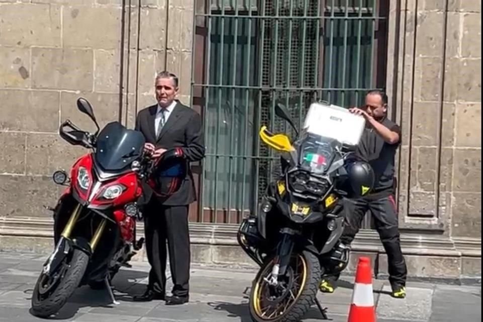 El encuentro en Palacio Nacional duró menos de una hora.