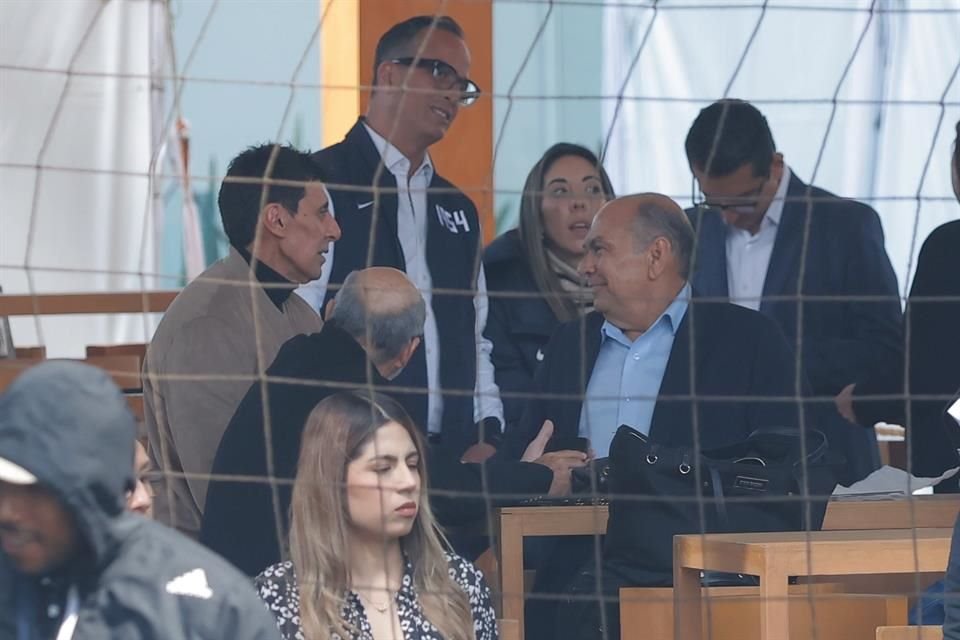 El papá de Checo también estuvo presente en el evento.