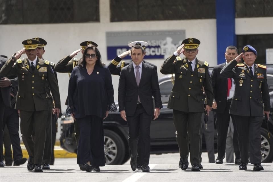 El Presidente de Ecuador, Daniel Noboa, y su Ministra del Interior, Mónica Palencia, en una ceremonia el 22 de enero del 2024.