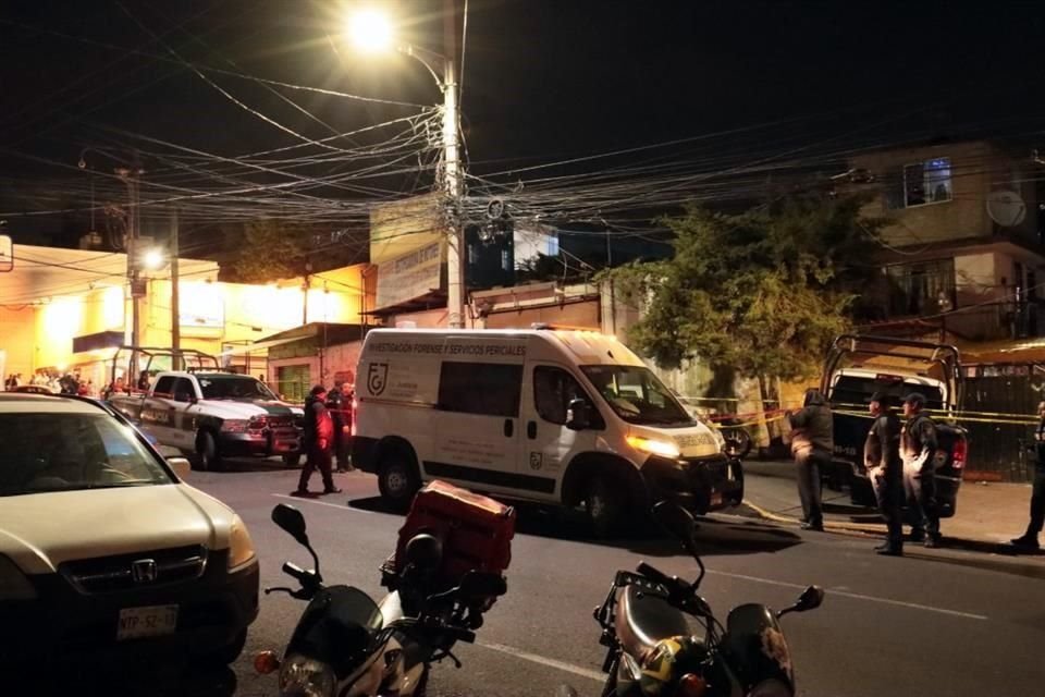 Dos hombres escaparon en una moto sobre la Avenida Santa Lucía, Colonia Olivar del Conde Segunda Sección, después del homicidio.