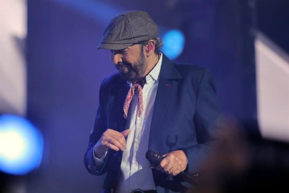 Con su 1.92 de estatura, y su característico uso del lenguaje, elegante y certero, Juan Luis Guerra abrió cerraduras con 'La Llave de Mi Corazón'.