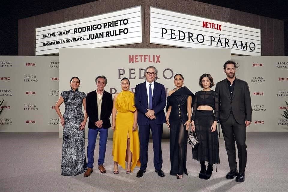 Rodrigo Prieto presentó su debut como director, la película 'Pedro Páramo', basada en la novela de Juan Rulfo, en una fastuosa premier en CDMX.