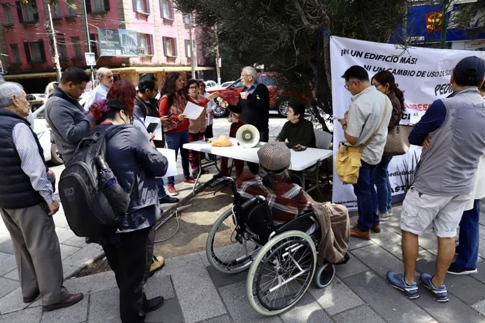 En rueda de prensa, colonos solicitaron a la alcaldesa de Cuauhtémoc, Alessandra Rojo de la Vega, que inicie el proceso de verificación de más de 250 inmuebles.