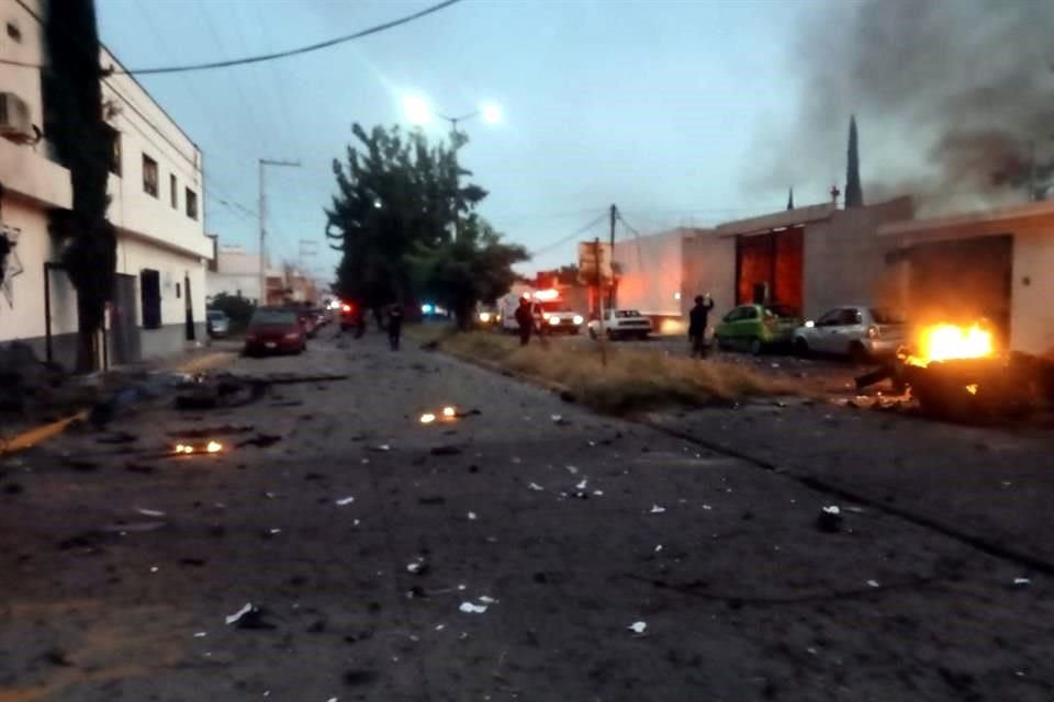 La explosión dejó daños en cuatro casas aledañas y siete vehículos civiles.