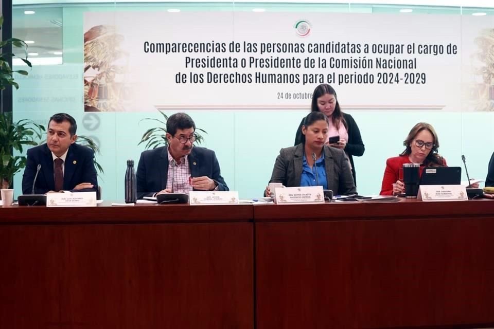 Los candidatos a la CNDH exponen sus argumentos ante los senadores de la Comisión de Derechos Humanos y Justicia.