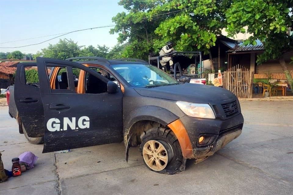 En los alrededores del poblado fueron encontrados diversos vehículos con las siglas del grupo 'Guerrero Nueva Generación'.