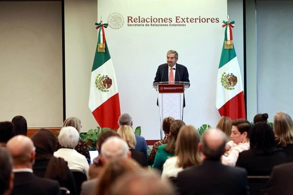 El secretario de Relaciones Exteriores, Juan Ramón de la Fuente, sostuvo este jueves 24 de octubre su primer encuentro con el Cuerpo Diplomático acreditado en México.