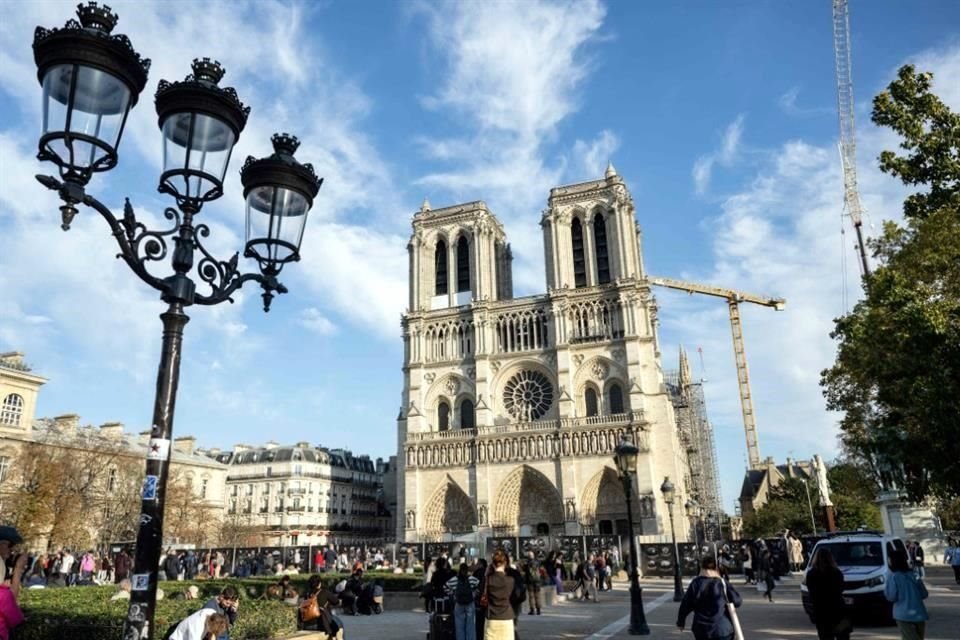 La Catedral de Notre Dame alista su reapertura en diciembre; autoridades de Francia estudian cobrar a los visitantes.