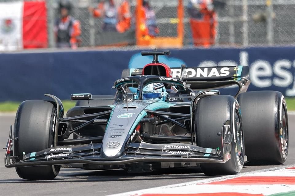 El Mercedes de Russell marcó el mejor tiempo de la primera prueba libre.