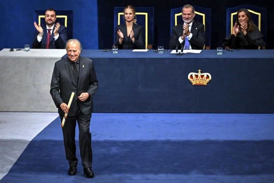 Joan Manuel Serrat, cantautor catalán, llamó a defender los valores democráticos en su discurso.