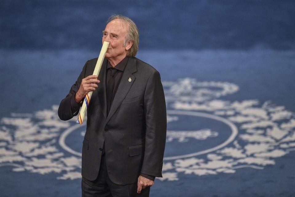 Serrat puso fin a una carrera de casi 60 años sobre los escenarios en 2022, con una gira mundial.