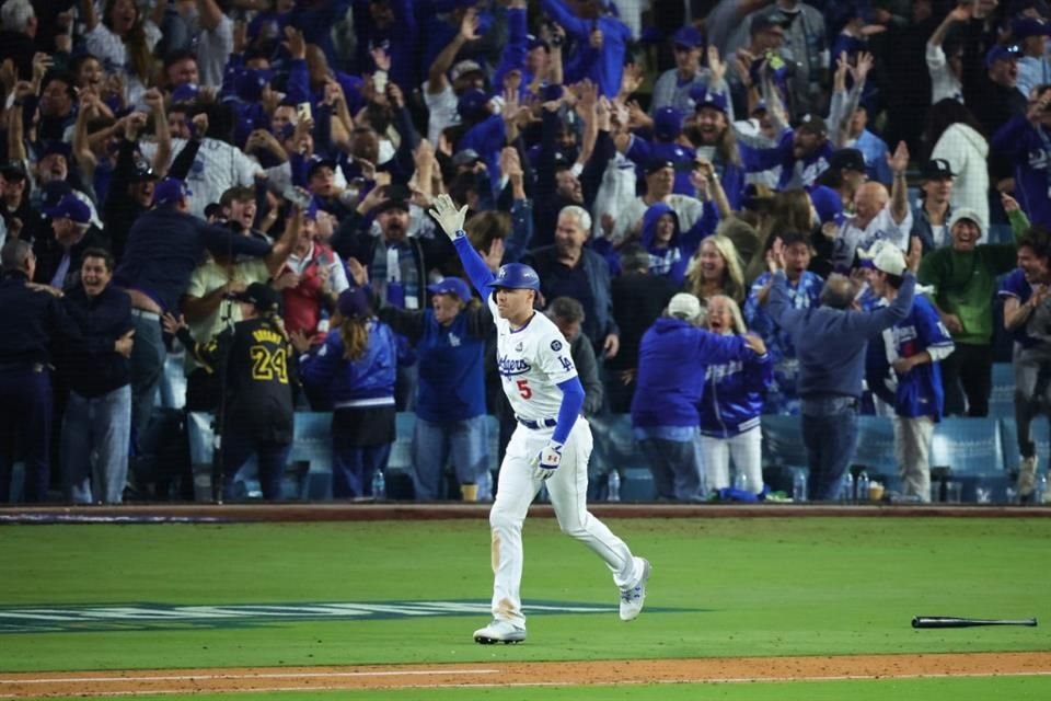 Freeman se convirtió en el tercer jugador de los Dodgers que batea un cuadrangular en los extra innings en una Serie Mundial.