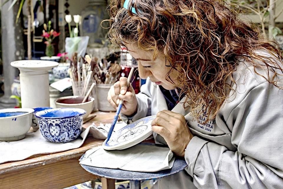 Visita Taller Uriarte Talavera para conocer de cerca la creación de la tradicional 'talavera poblana', una costumbre que cumple 200 años.