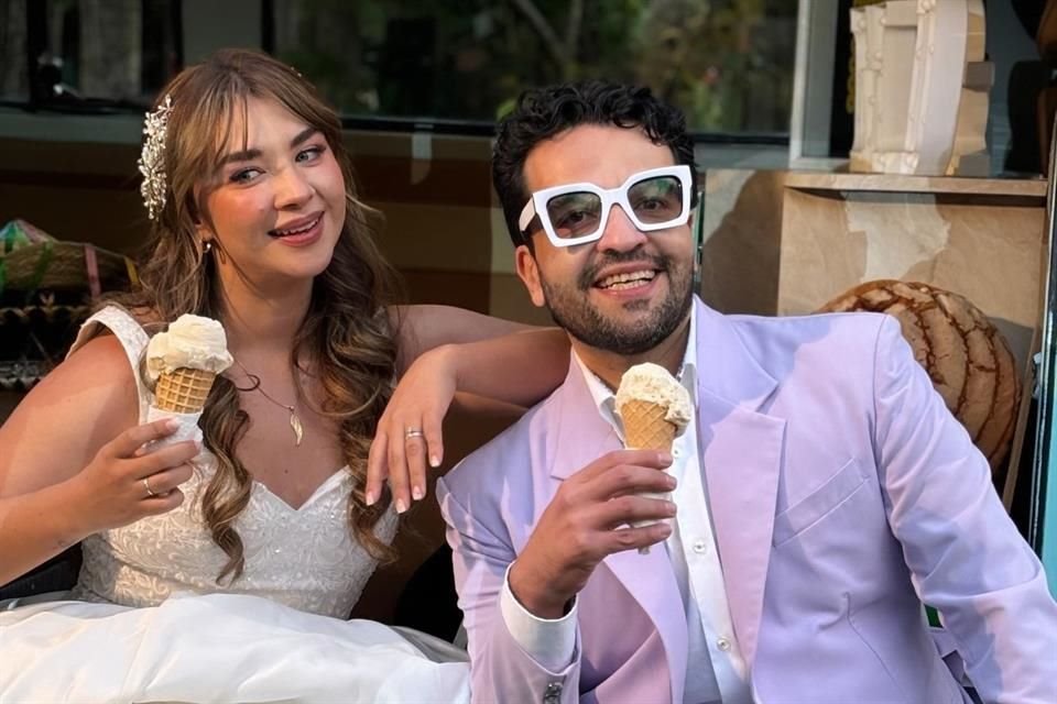 Los recién casados disfrutaron de un carrito de helados, disponible para ellos y los invitados.