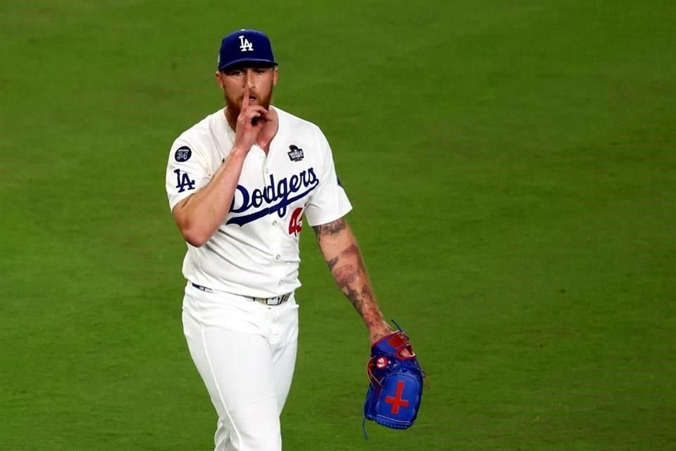 Los Dodgers ganaron 4-2 a Yankees y tomaron ventaja de 2-0 en la Serie Mundial, pero Shohei Ohtani salió lesionado del hombro izquierdo.