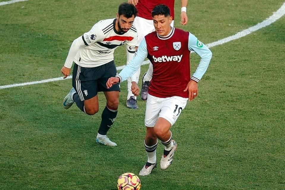 El volante mexicano cumplió en la media cancha del West Ham.