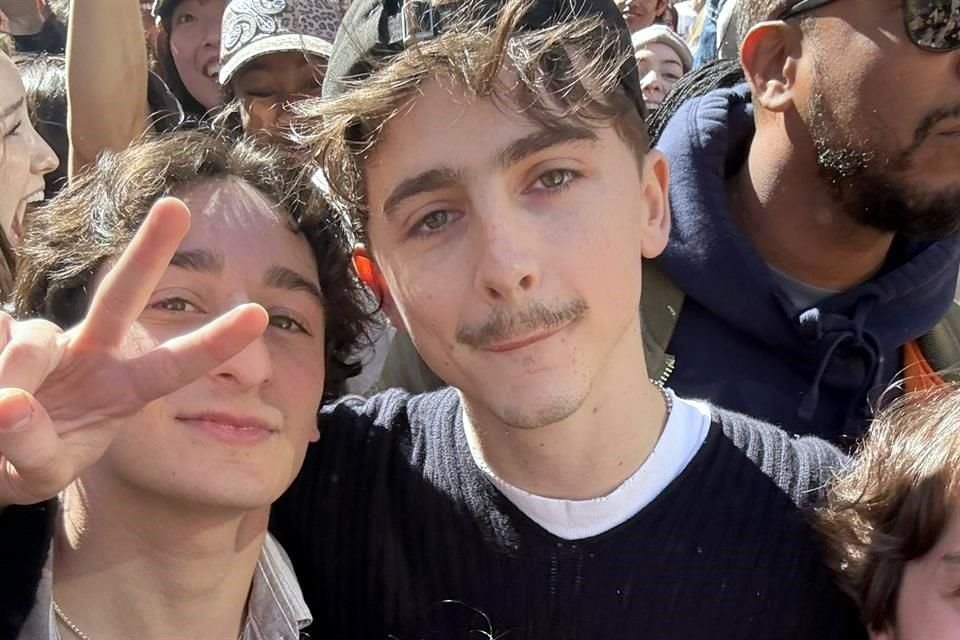 En videos que ya se hicieron virales, Timothée Chalamet sorprendió a los fans que asistieron a un concurso de imitadores del actor.